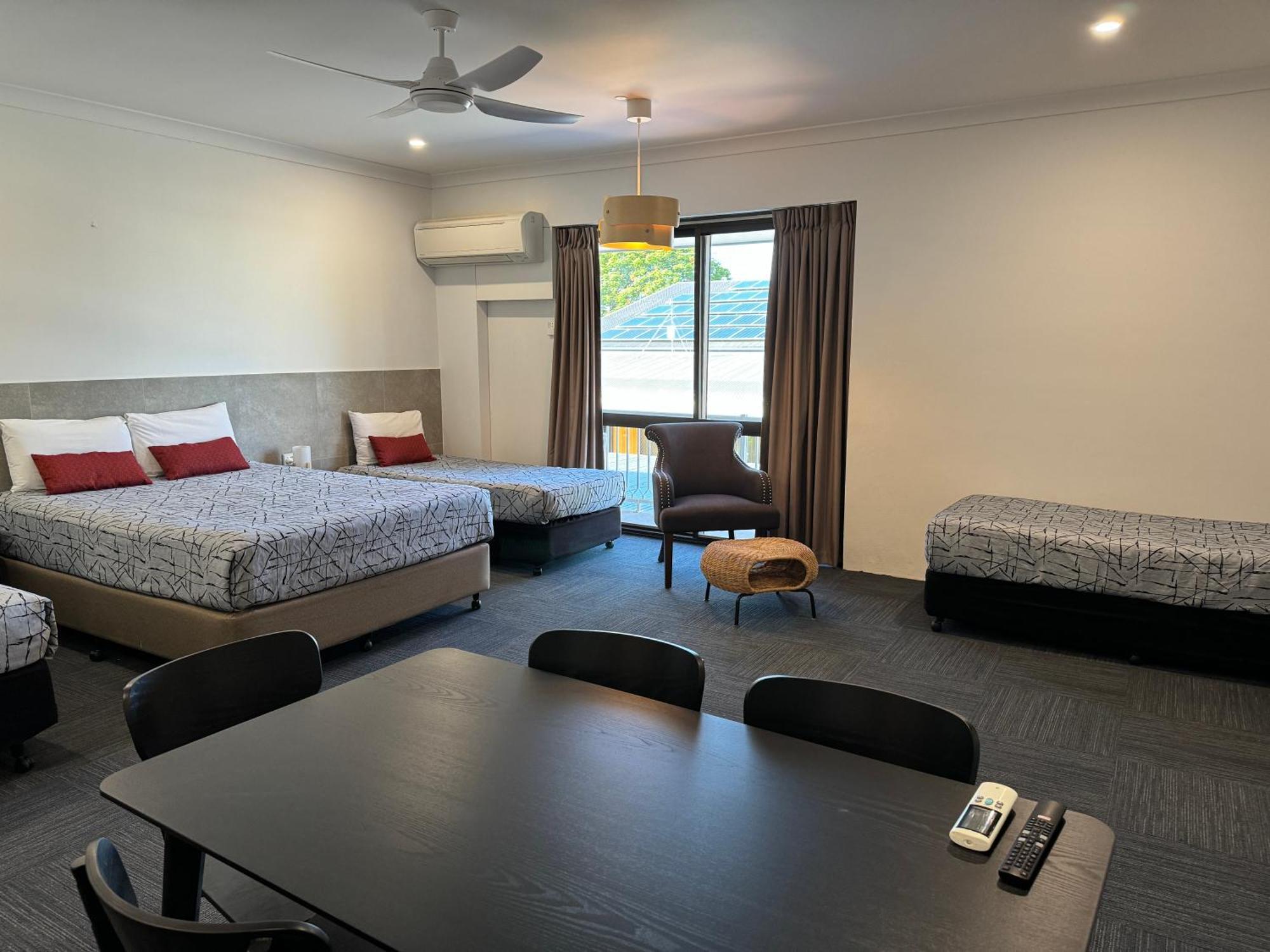 Longreach Motor Inn Экстерьер фото