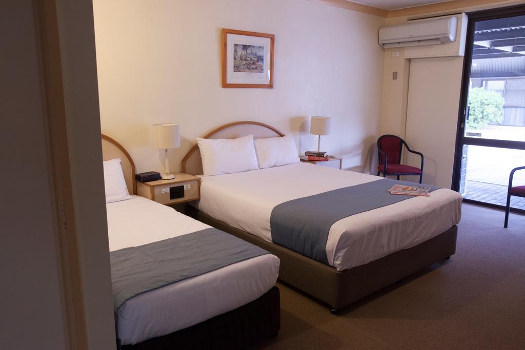 Longreach Motor Inn Экстерьер фото