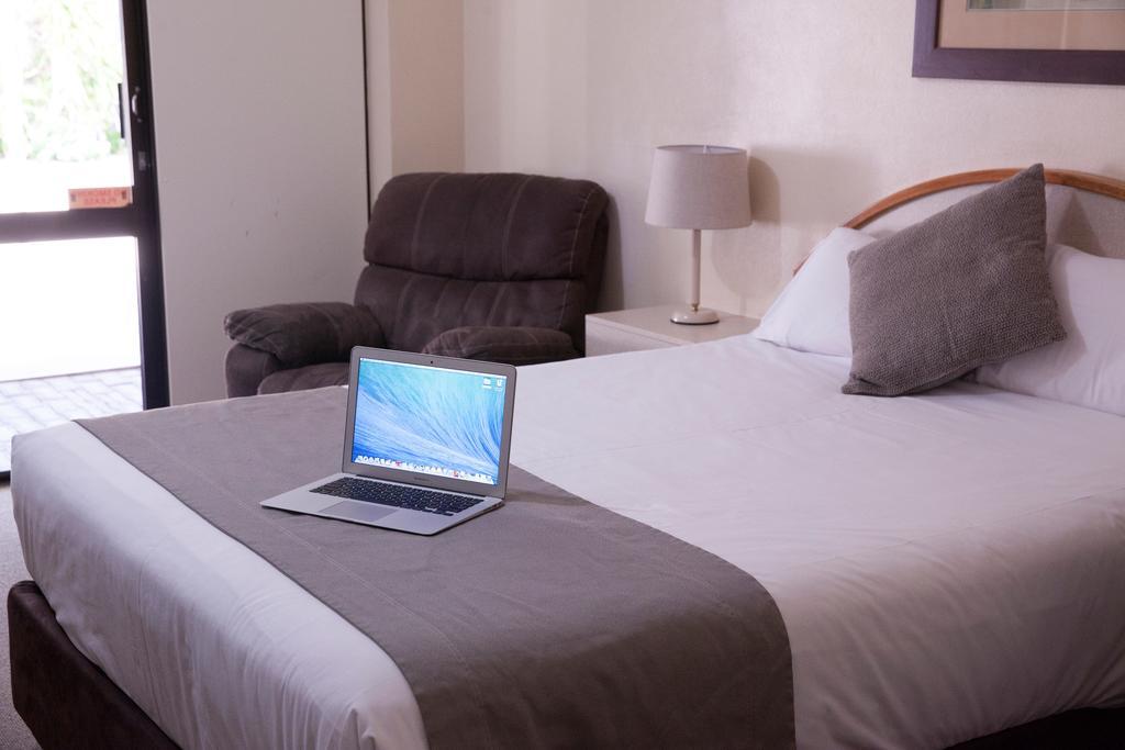Longreach Motor Inn Экстерьер фото