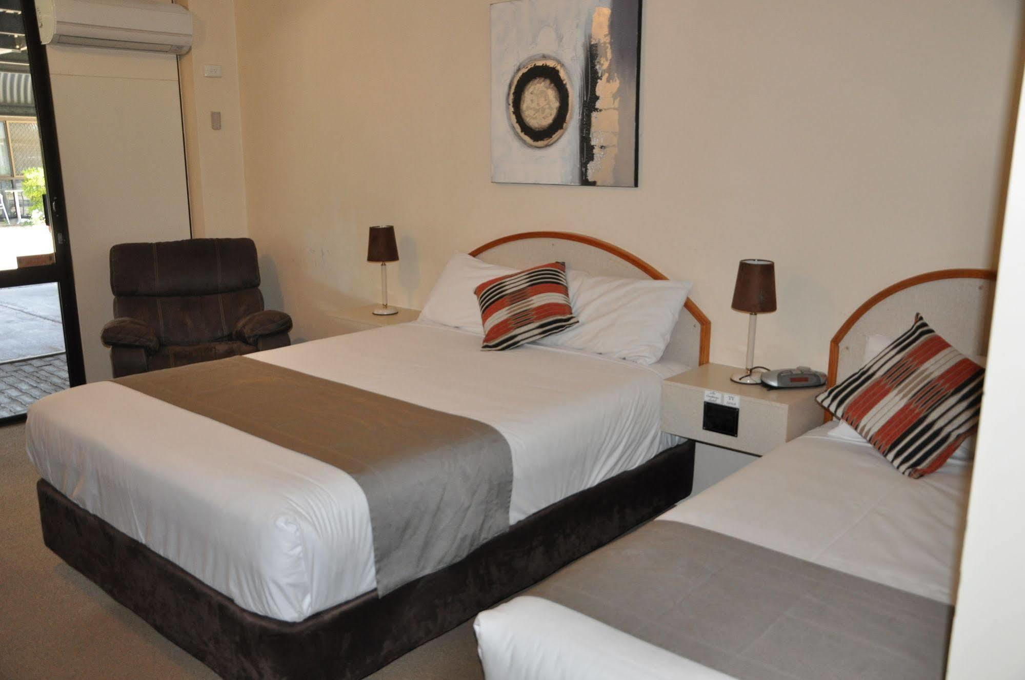 Longreach Motor Inn Экстерьер фото